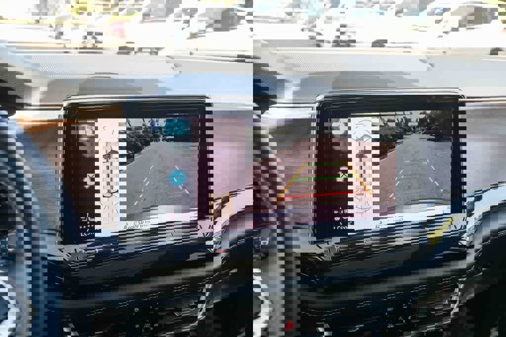 Used 2024 Volkswagen Atlas SE FWD image 22