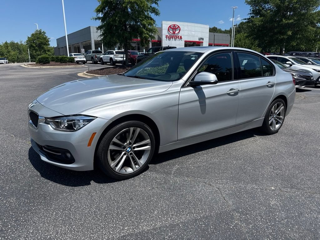 Used 2018 BMW 330i xDrive Sedan AWD/4WD image 2