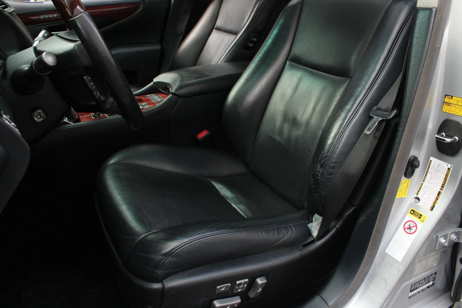 Used 2011 Lexus LS 460 L w/ Luxury Pkg RWD image 17