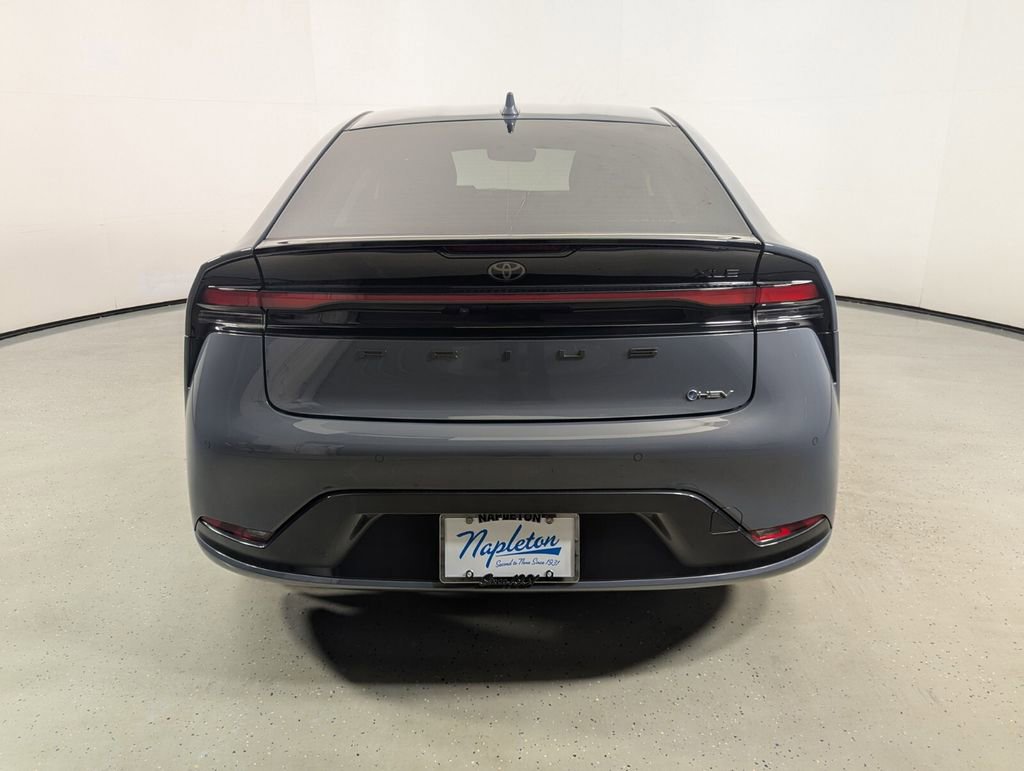 Used 2025 Toyota Prius XLE FWD image 7