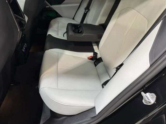 Used 2025 BMW M5 w/ Executive Package image 27