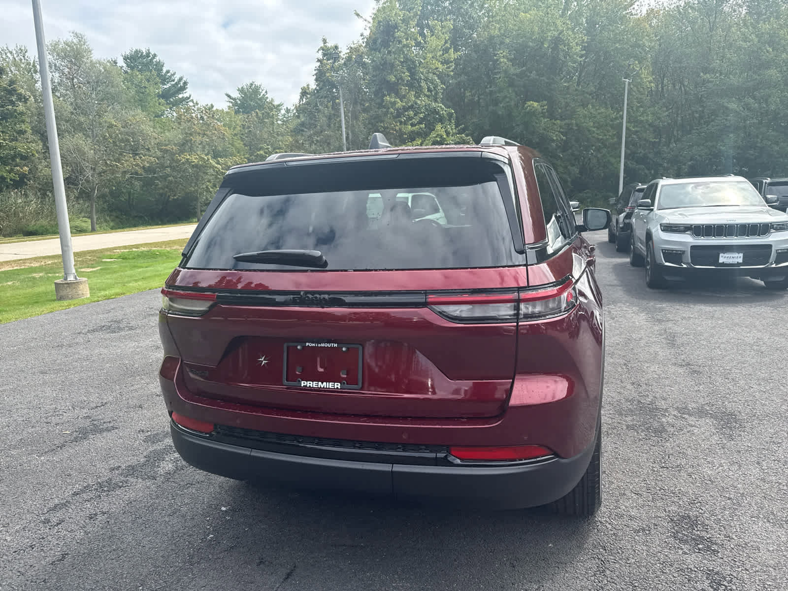 New 2025 Jeep Grand Cherokee Laredo image 11