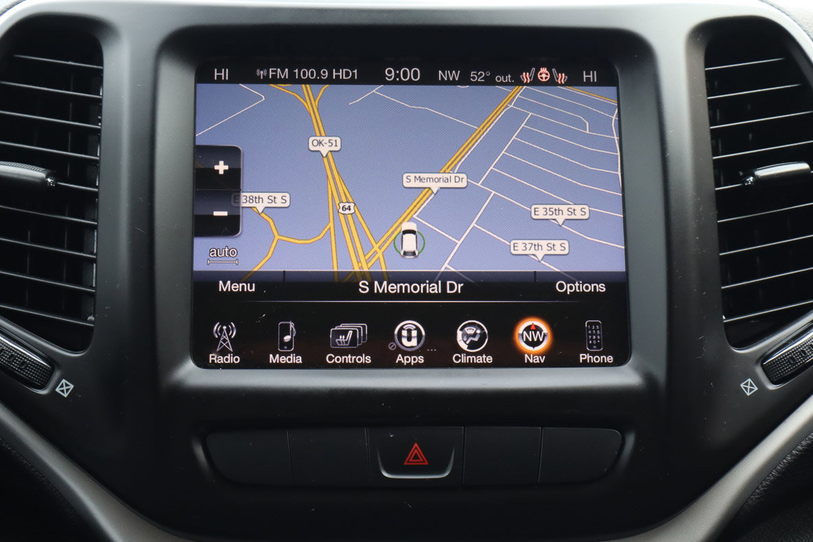 Used 2015 Jeep Cherokee Trailhawk w/ Comfort/Convenience Group AWD/4WD image 11
