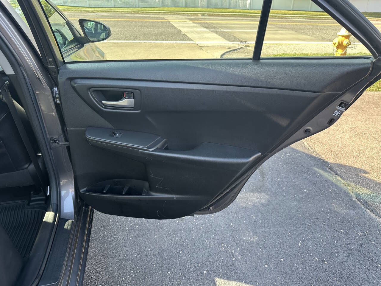 Used 2017 Toyota Camry SE image 17