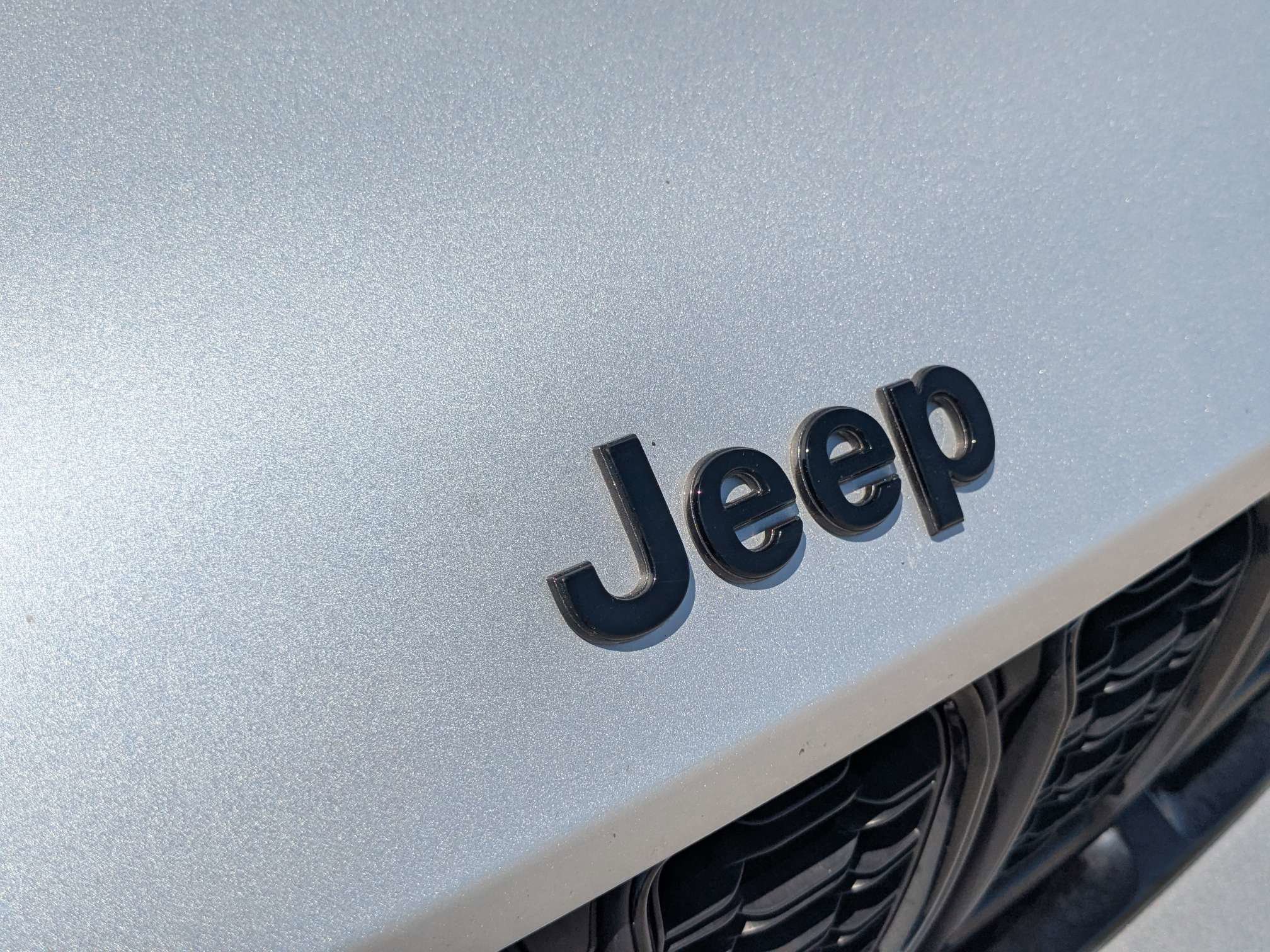 Used 2025 Jeep Grand Cherokee Altitude AWD/4WD image 13