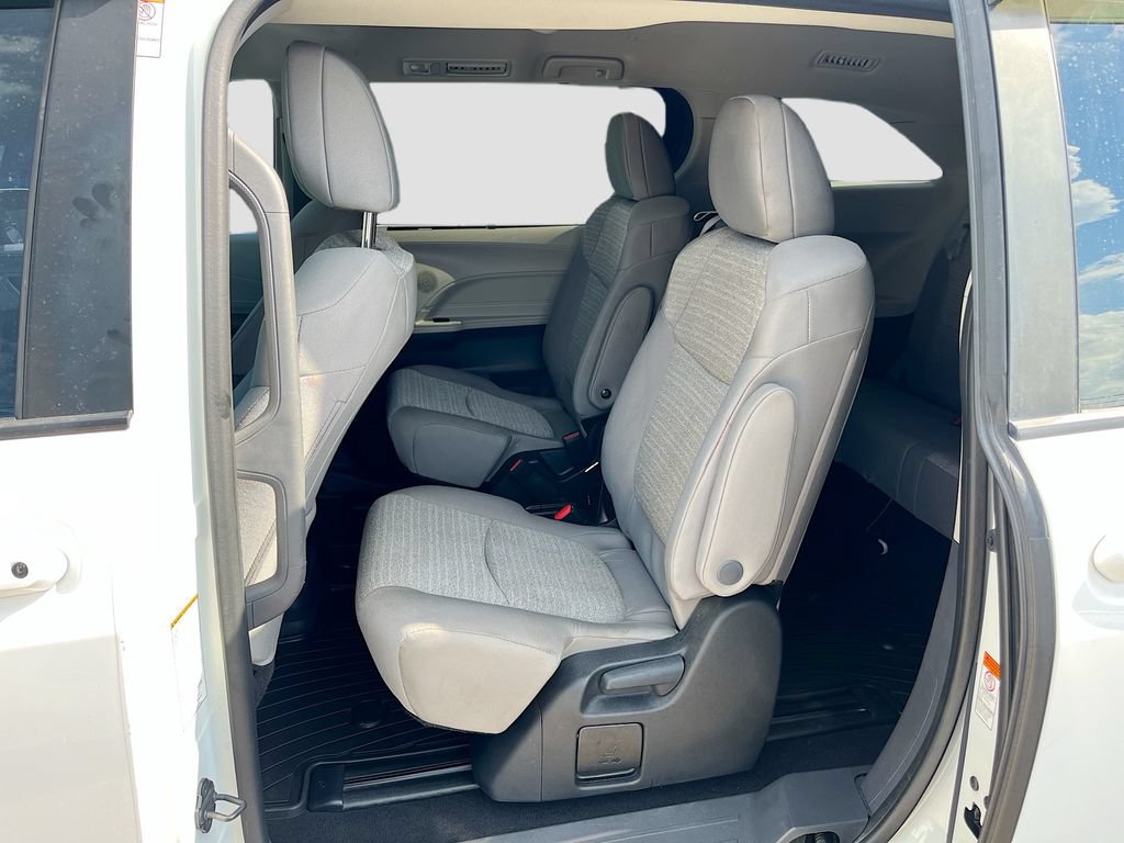 Used 2023 Toyota Sienna LE FWD image 22