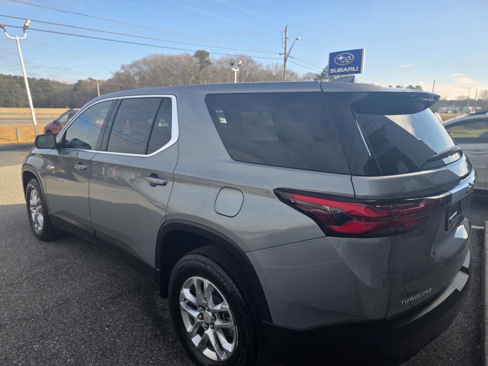 Used 2023 Chevrolet Traverse LS image 7
