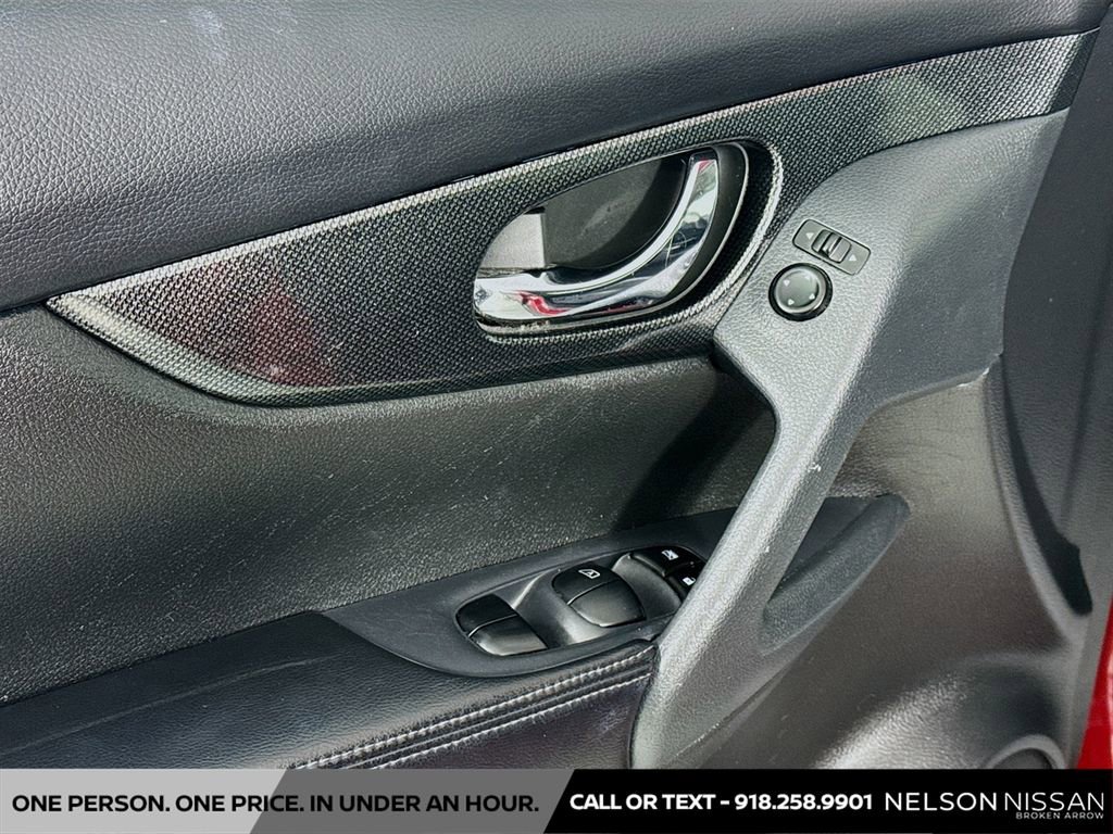 Used 2016 Nissan Rogue SL w/ SL Premium Package image 18