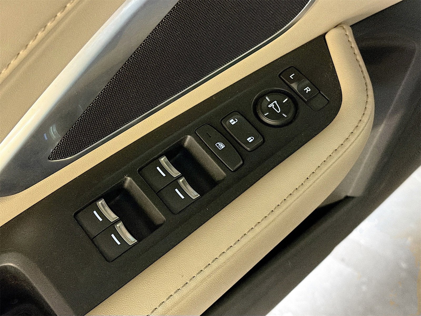 Used 2023 Acura RDX Base image 17