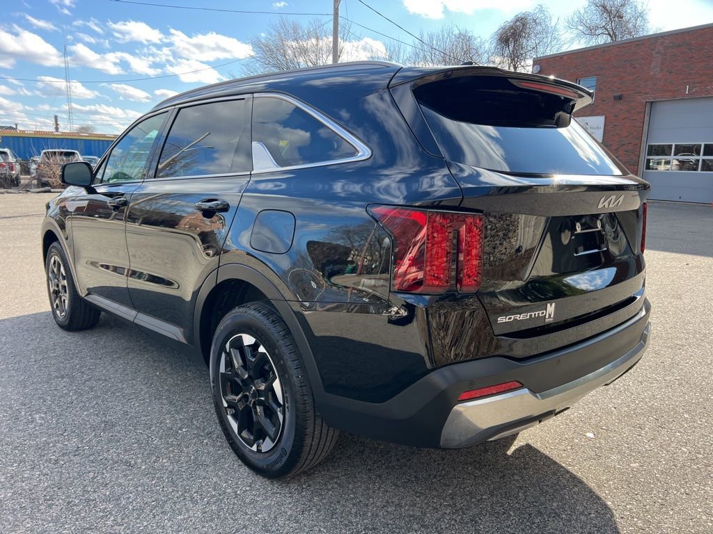 Used 2024 Kia Sorento S image 3