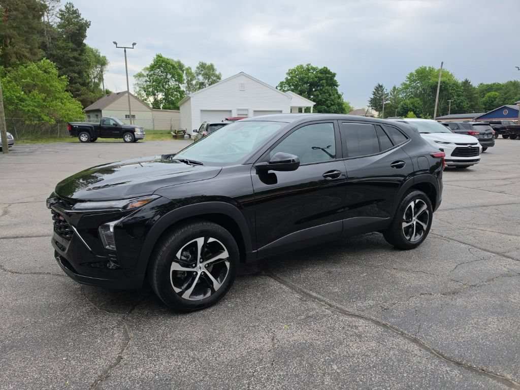 Certified 2024 Chevrolet Trax RS FWD image 3