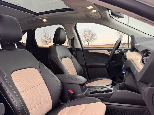 Used 2022 Ford Escape Titanium w/ Titanium Elite Package image 21