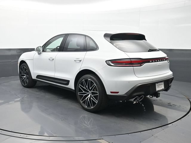 Certified 2025 Porsche Macan AWD/4WD image 3