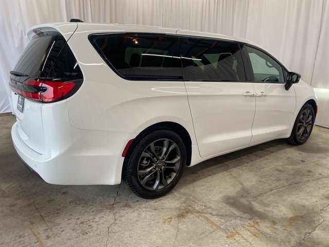 New 2026 Chrysler Pacifica Select image 7