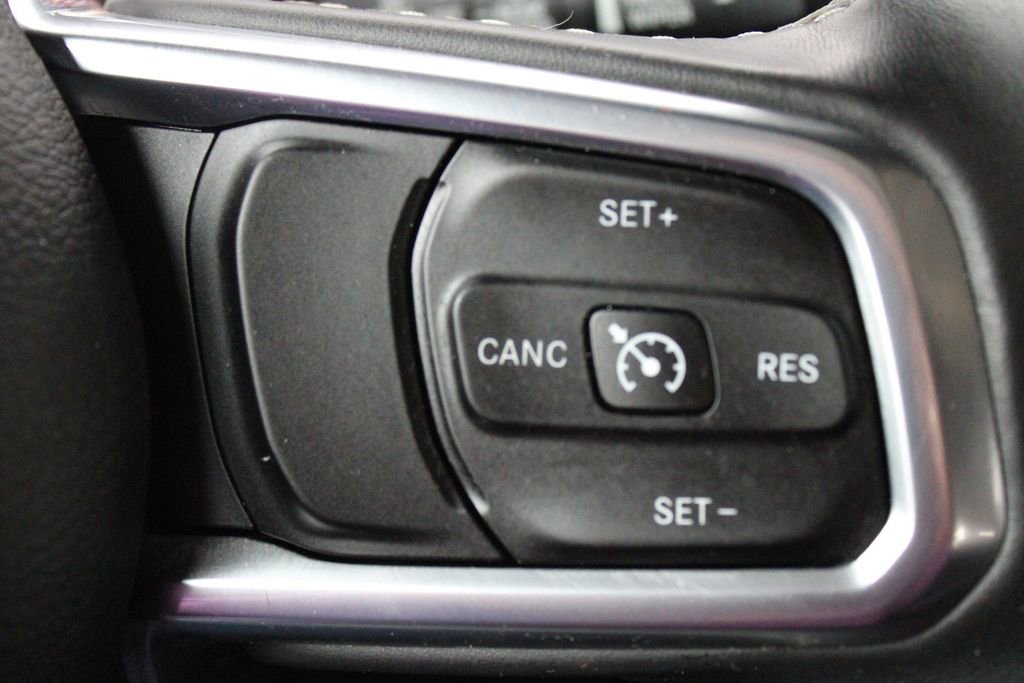 Used 2018 Jeep Wrangler Unlimited Sahara AWD/4WD image 30