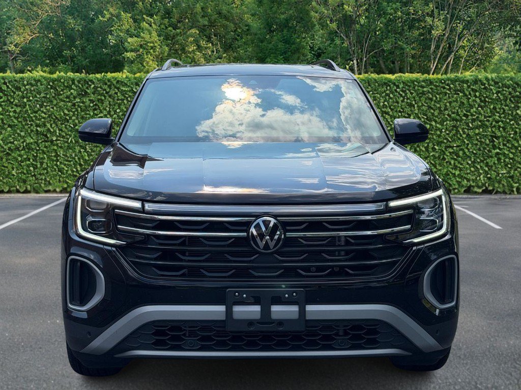 Used 2025 Volkswagen Atlas Peak Edition SE AWD/4WD image 9