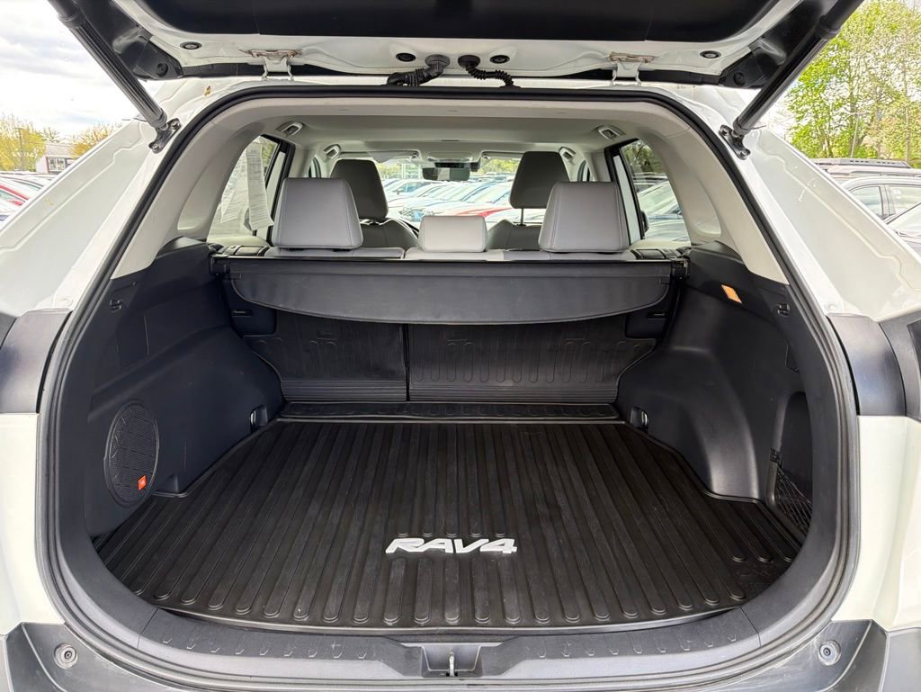 Used 2021 Toyota RAV4 Limited AWD/4WD image 9