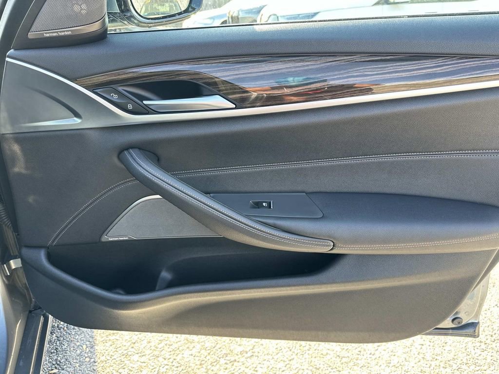 Used 2021 BMW 530i w/ Premium Package image 40