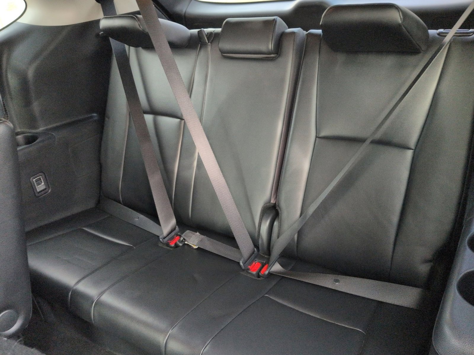 Used 2024 Toyota Highlander LE image 25