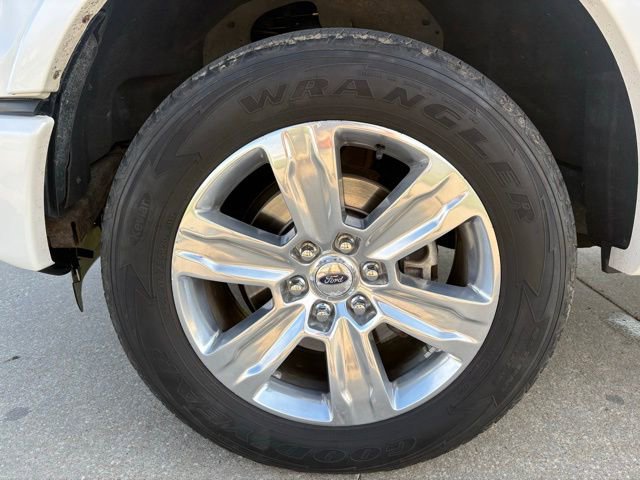 Used 2015 Ford F150 Platinum w/ Equipment Group 701A Luxury AWD/4WD image 10