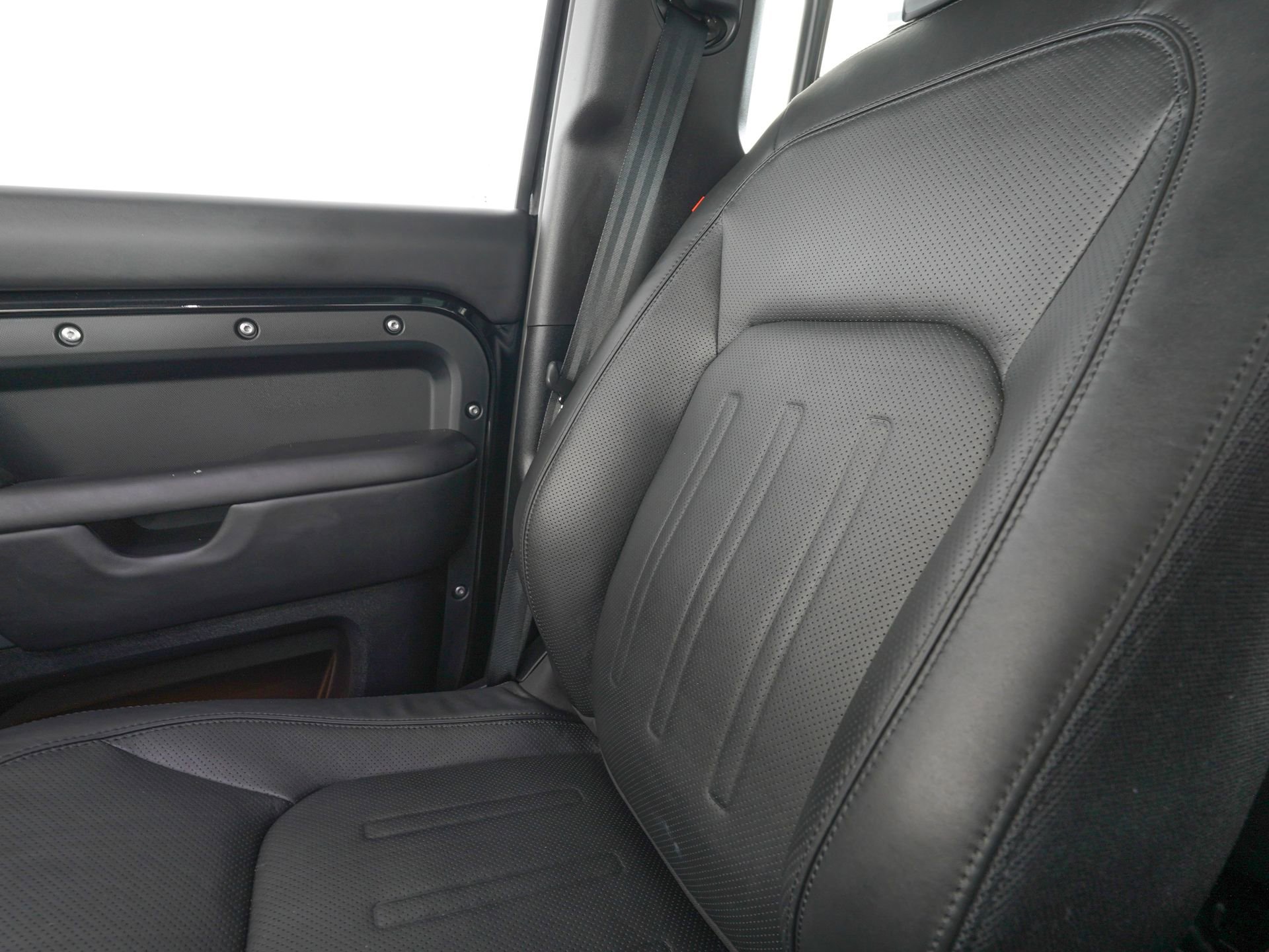 Used 2024 Land Rover Defender 130 X image 30