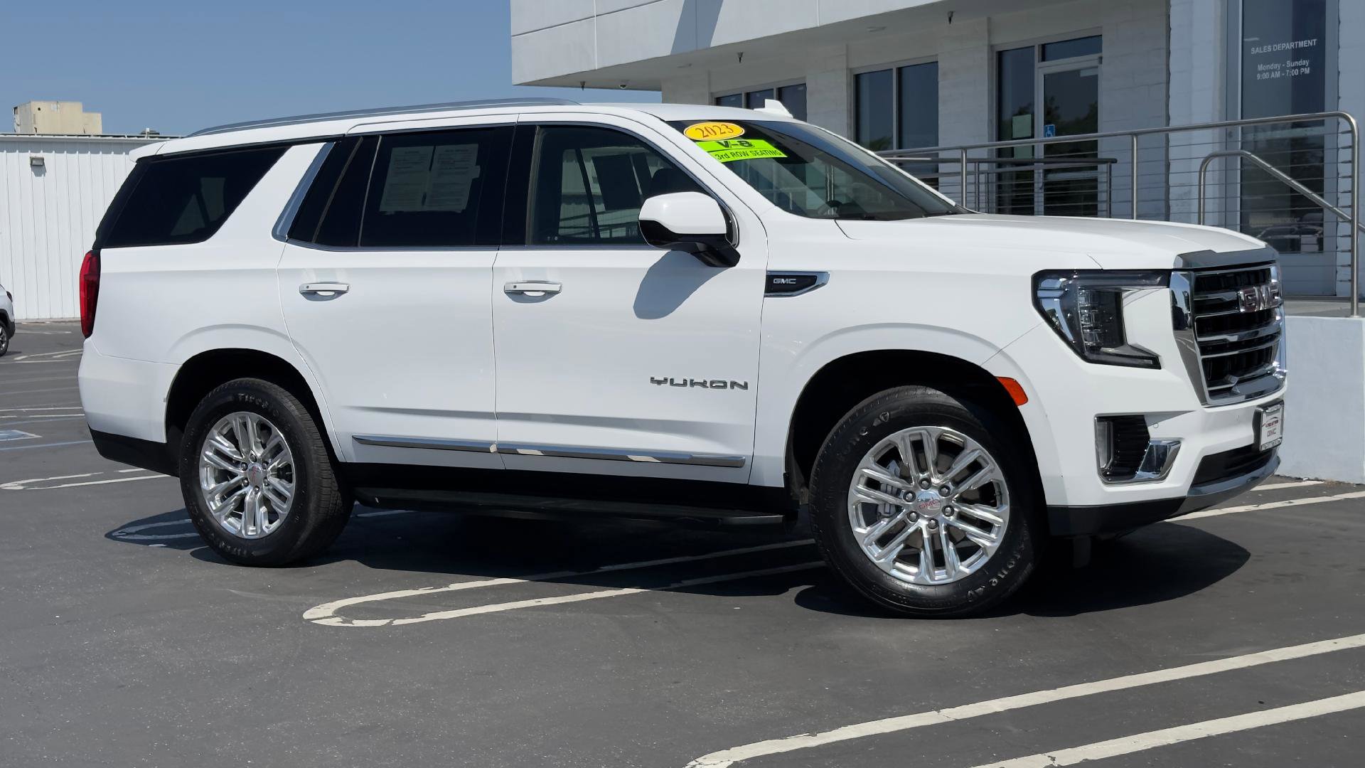Used 2023 GMC Yukon SLT image 3