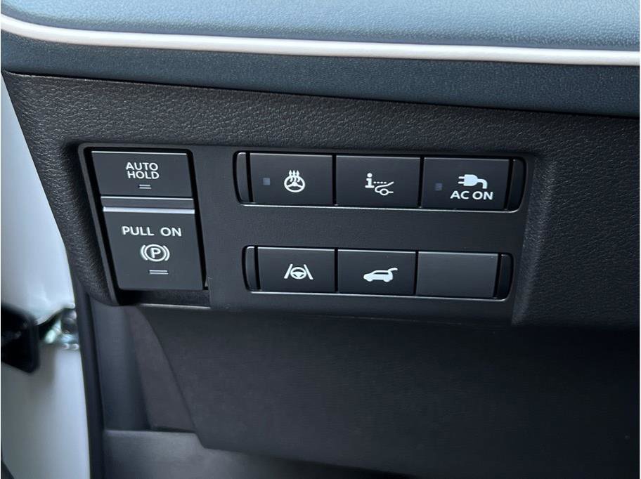 New 2026 Nissan Leaf Platinum+ w/ Cargo Package (Platinum+) image 18