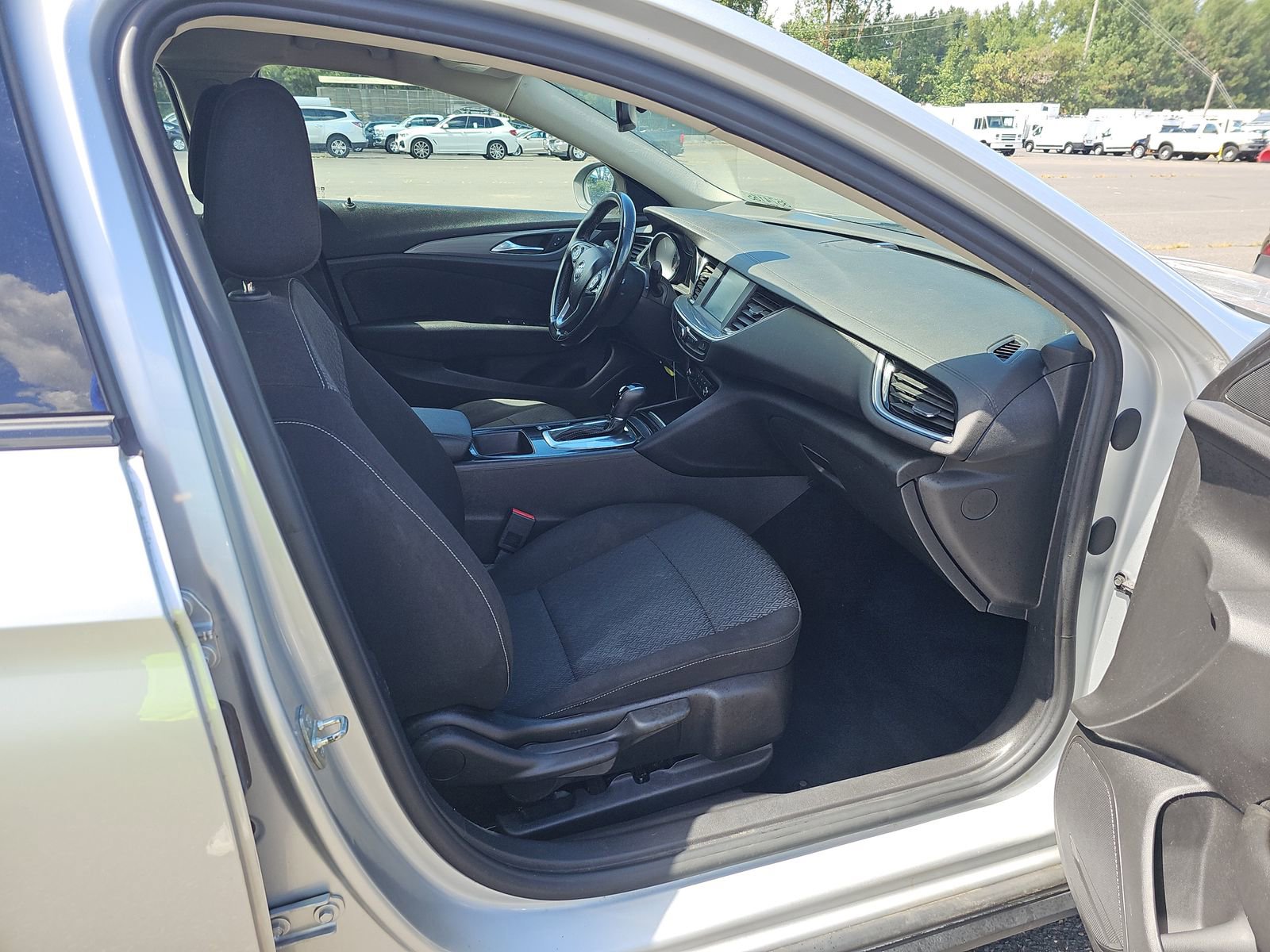 Used 2018 Buick Regal Preferred AWD/4WD image 11