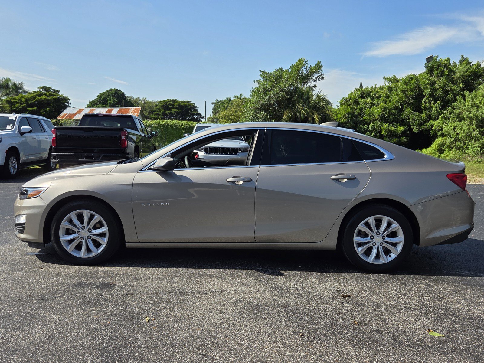 Certified 2023 Chevrolet Malibu LT FWD image 2