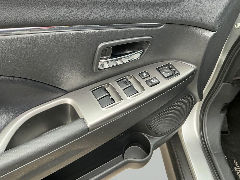 Used 2024 Mitsubishi Outlander Sport SE image 13