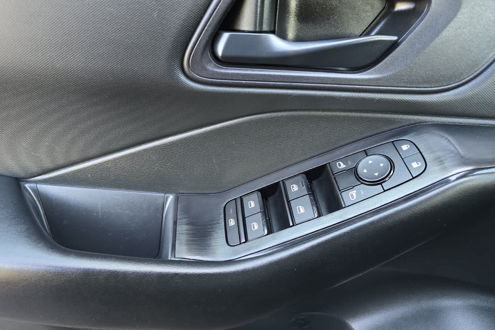 Used 2024 Nissan Rogue S AWD/4WD image 12