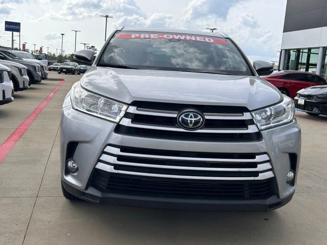 Used 2019 Toyota Highlander XLE FWD image 2