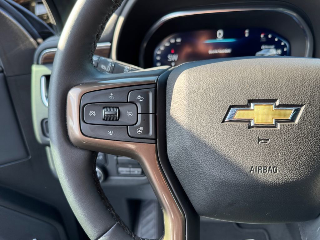 Used 2024 Chevrolet Suburban High Country image 21