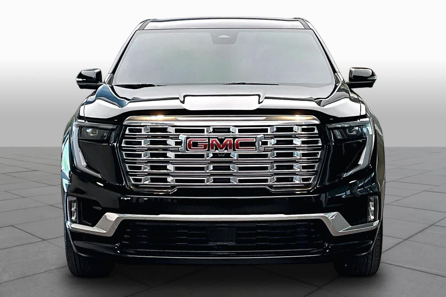 Used 2025 GMC Acadia Denali FWD image 4