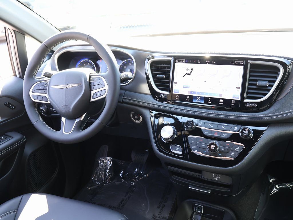 New 2026 Chrysler Pacifica Select image 13