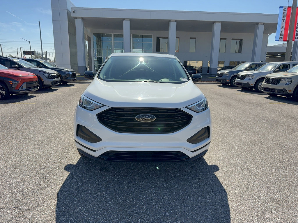 Certified 2022 Ford Edge SE w/ Black Appearance Package image 3