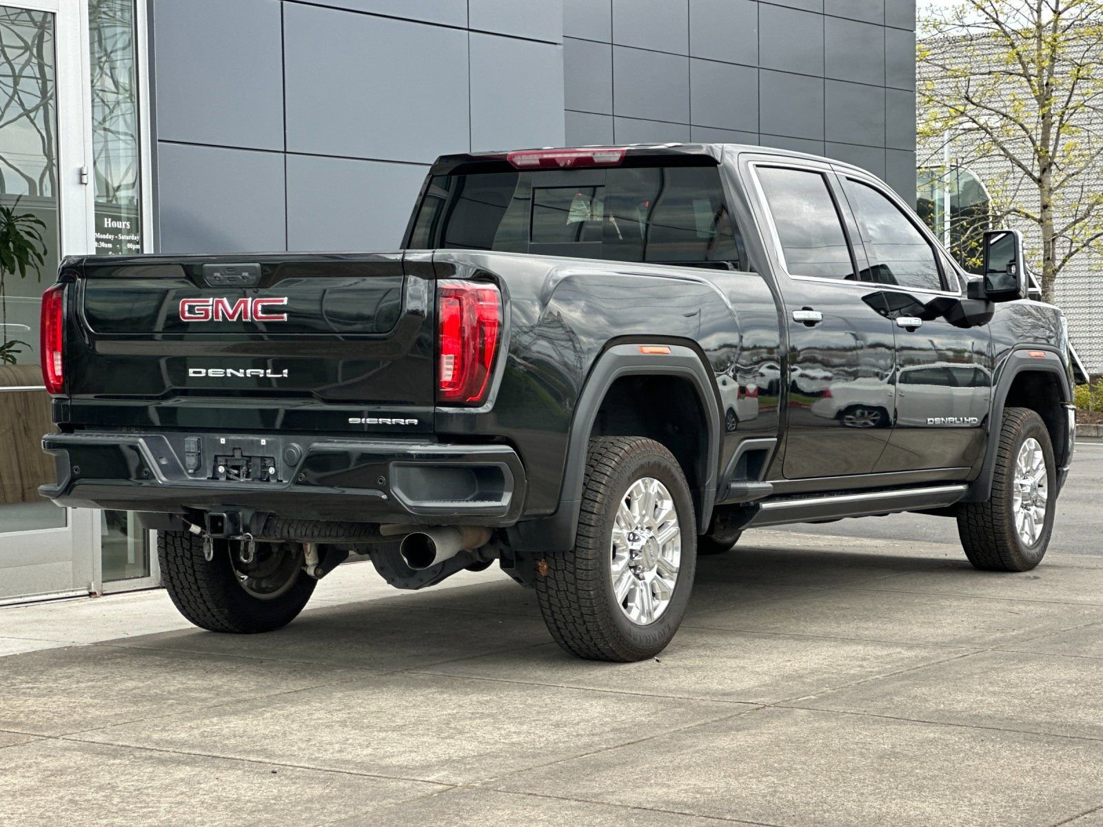 Used 2022 GMC Sierra 3500 Denali w/ Denali Black Diamond Edition AWD/4WD image 3