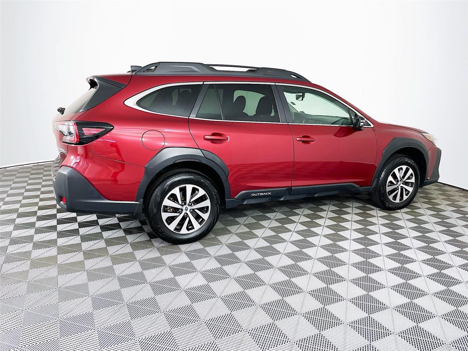 Used 2025 Subaru Outback Premium AWD/4WD image 11