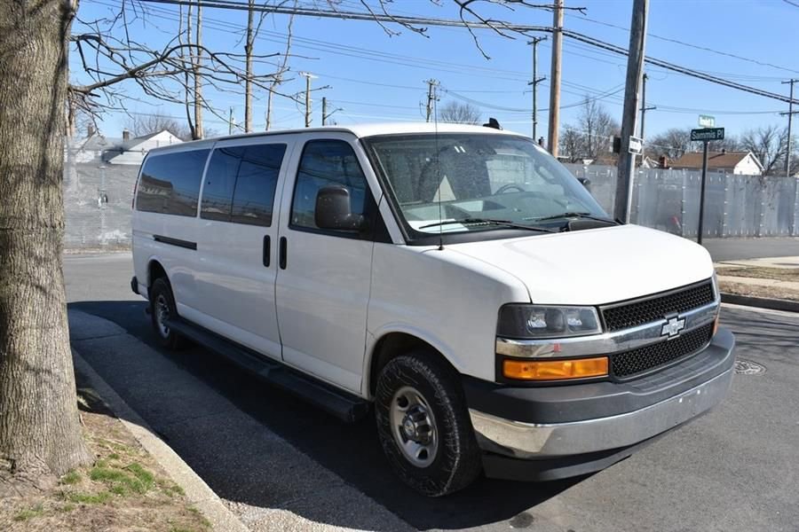 Used 2023 Chevrolet Express 3500 LT w/ LT Preferred Equipment Group image 4