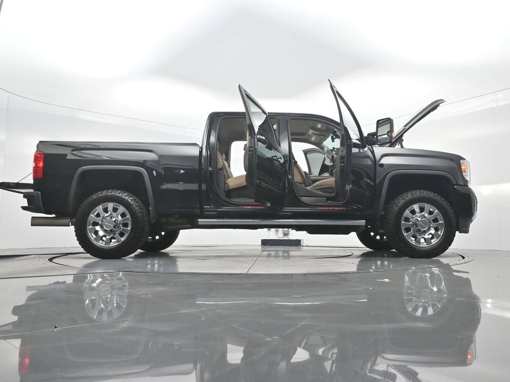 Used 2019 GMC Sierra 2500 Denali w/ Duramax Plus Package AWD/4WD image 44