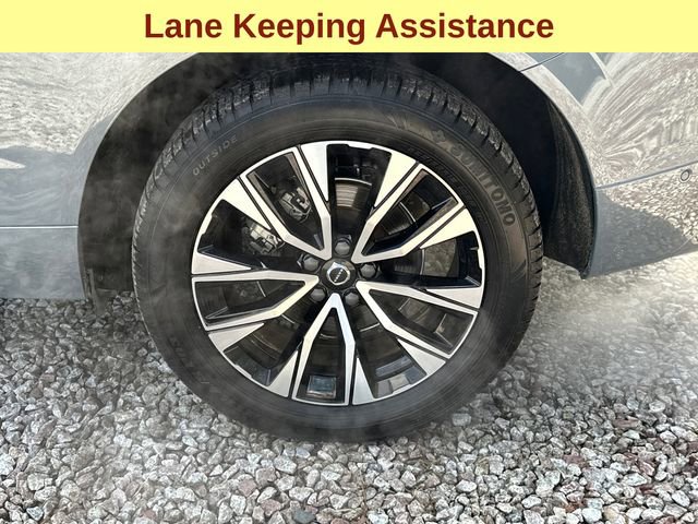 Used 2024 Volvo XC60 B5 Plus AWD/4WD image 8