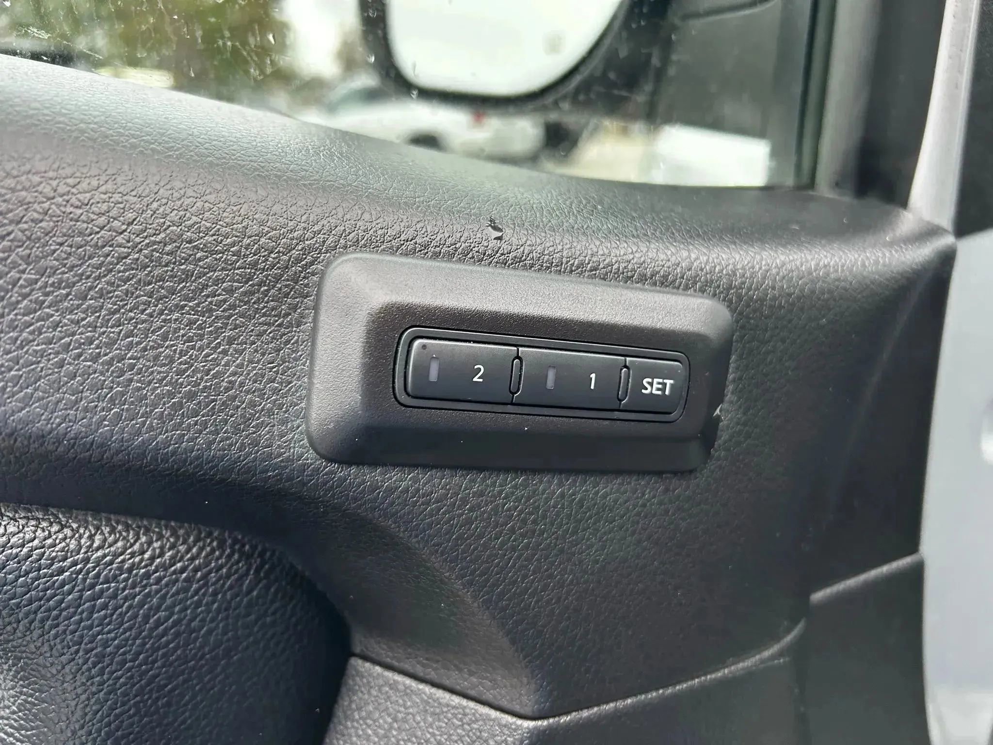 Used 2017 Nissan Titan SL image 33