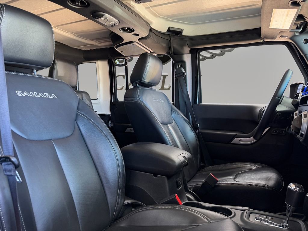 Used 2017 Jeep Wrangler Unlimited Sahara w/ Connectivity Group image 13