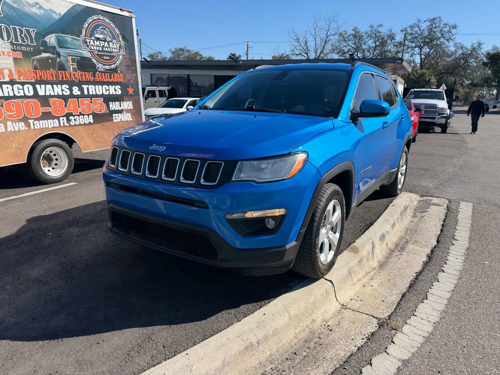 Used 2019 Jeep Compass Latitude FWD image 3