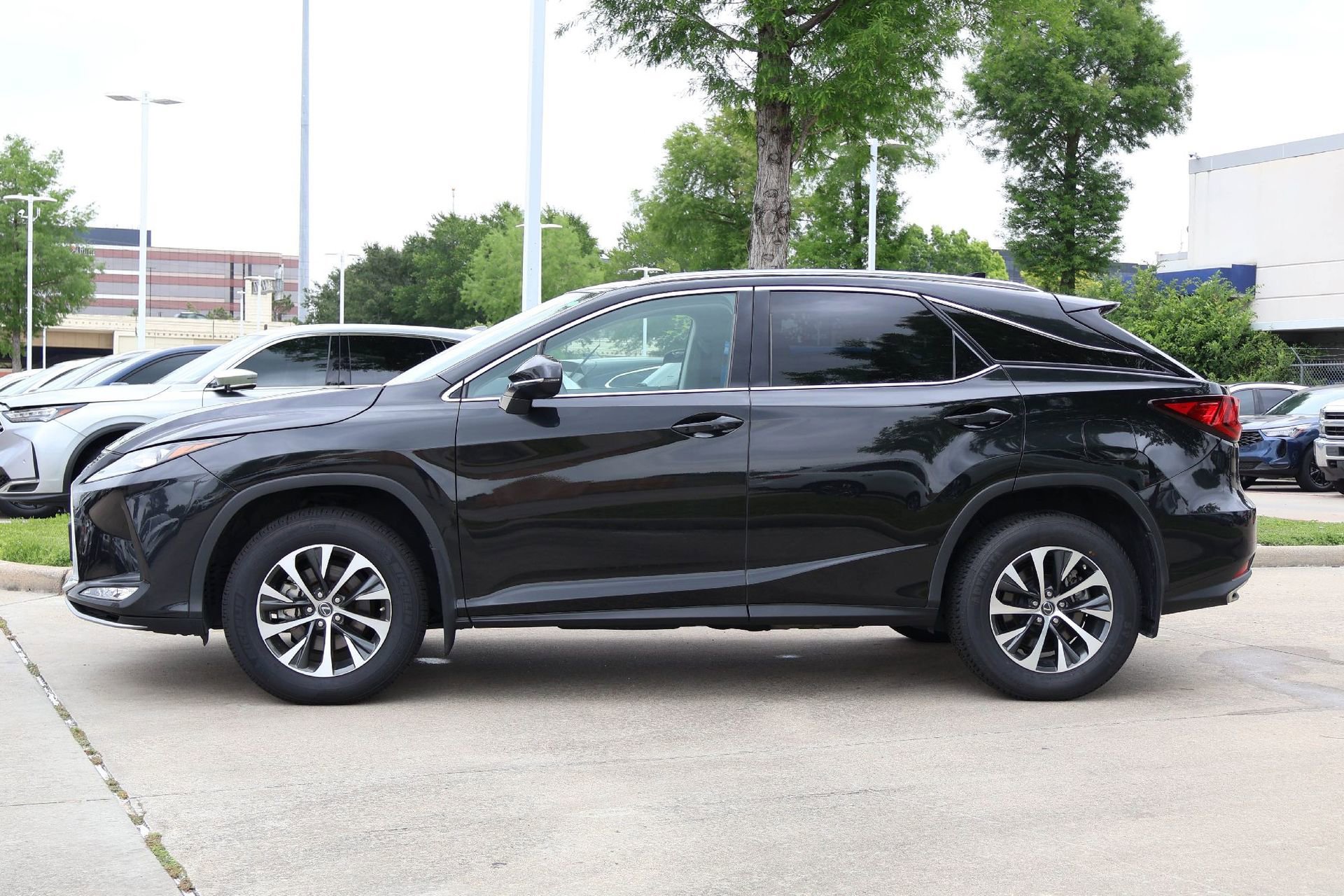 Used 2022 Lexus RX 350 FWD w/ Premium Package image 3