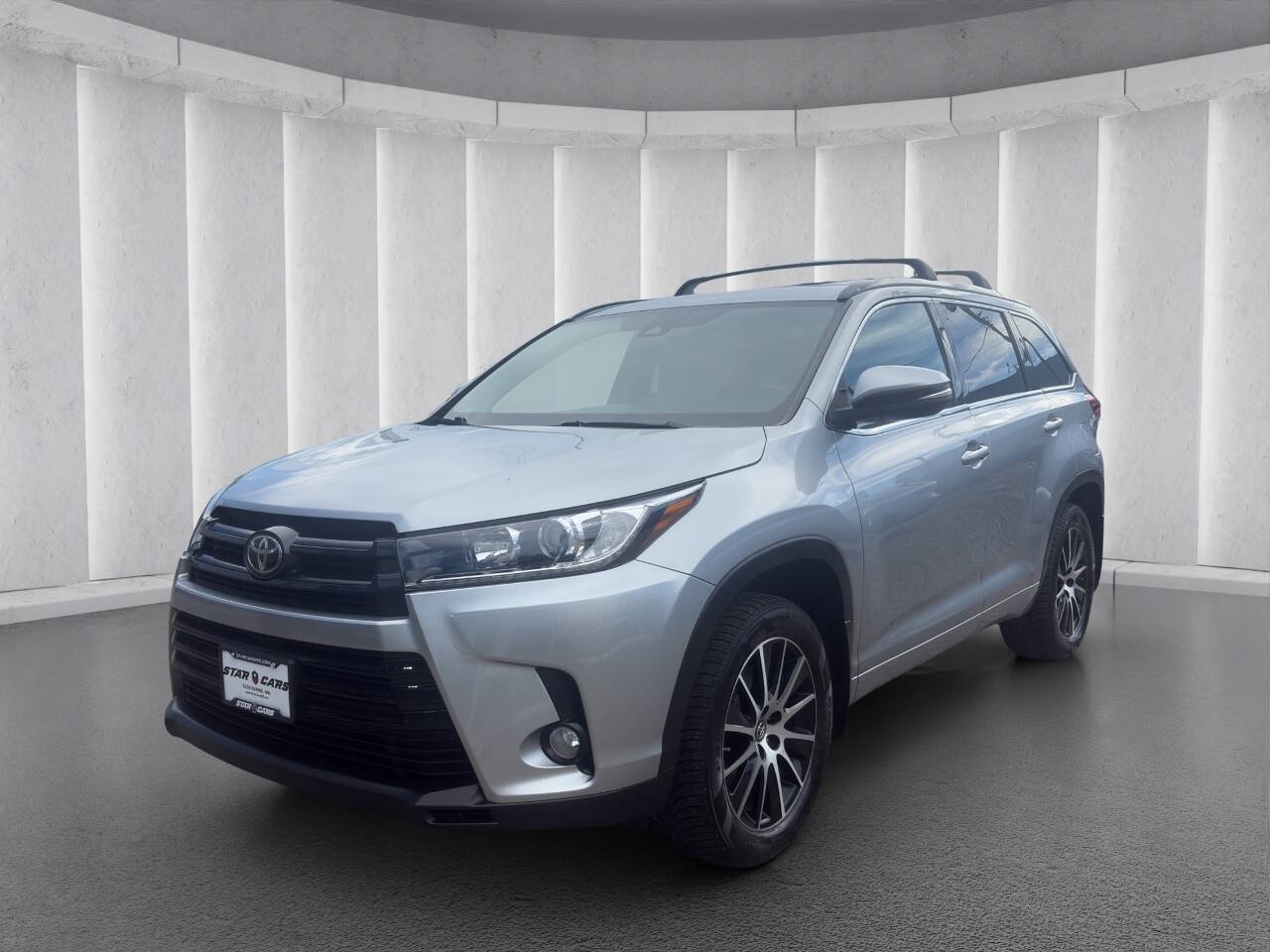 Used 2017 Toyota Highlander SE AWD/4WD image 1
