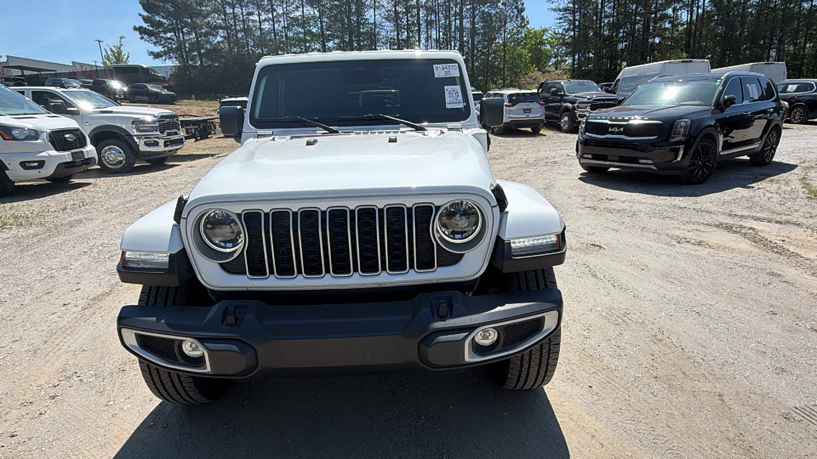 Used 2025 Jeep Wrangler Unlimited Sahara w/ Safety Group AWD/4WD image 3