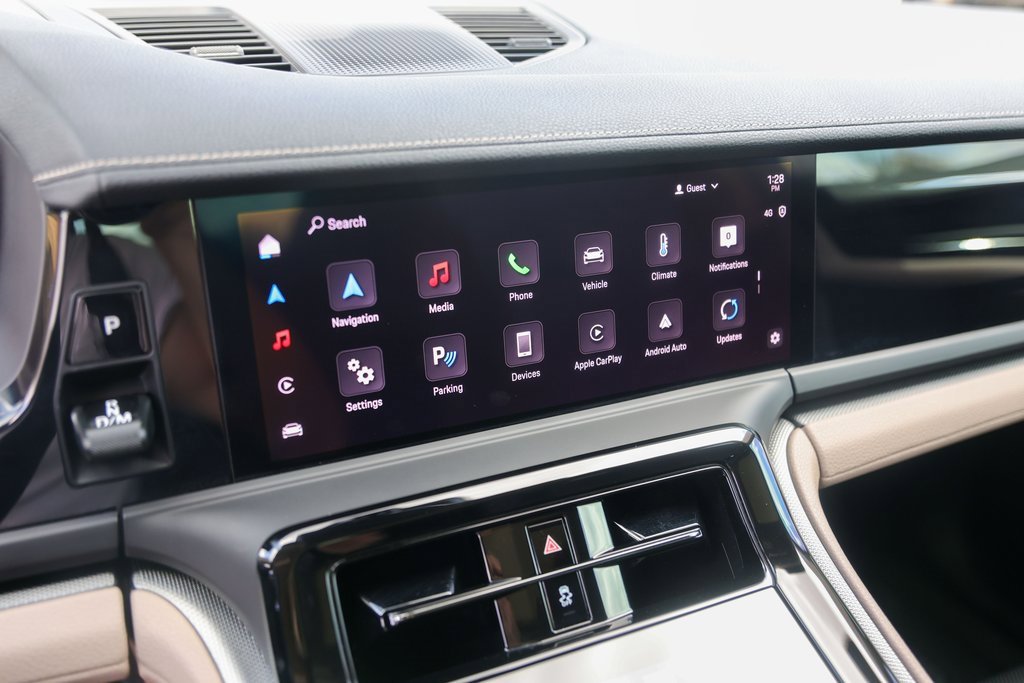 Used 2024 Porsche Panamera image 16