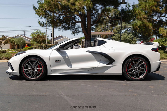 Used 2023 Chevrolet Corvette Stingray Premium Cpe w/ Z51 Performance Package image 3