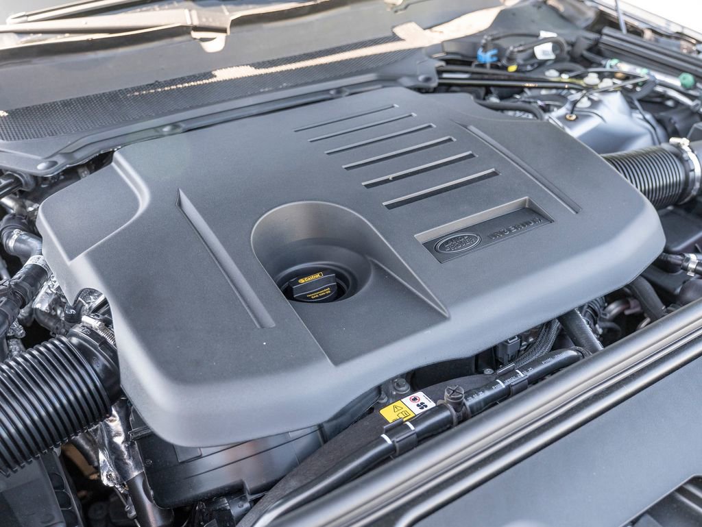 New 2025 Land Rover Discovery Dynamic SE image 24